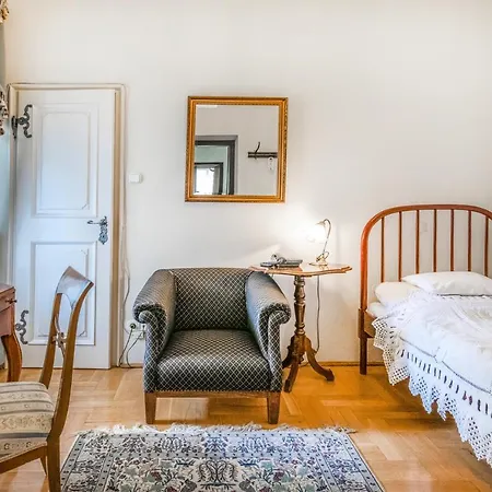 Bed & Breakfast Academy