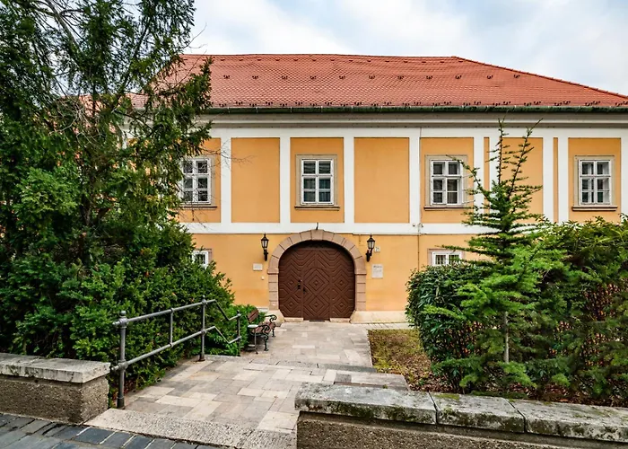 Giselle Buda Castle